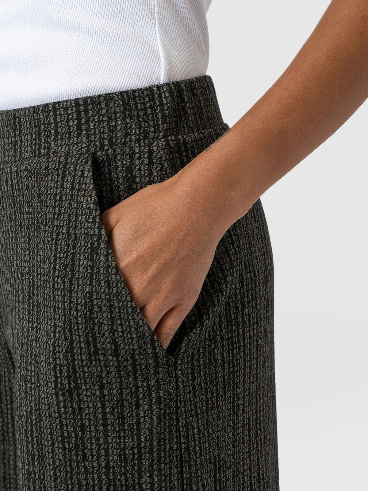 Pantalón de pernera ancha Keller — Estampado píxel verde — vista 5